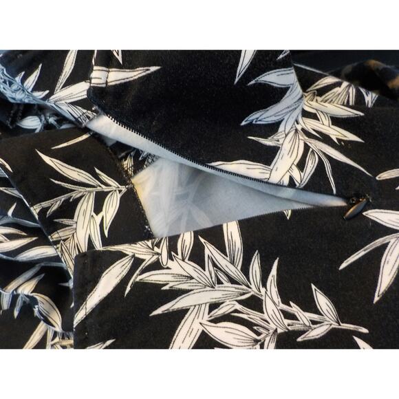 Rafaella Black Crop Pants with Leaves Print Women size 6 Stretch Cotton Zip Up - Picture 5 of 5